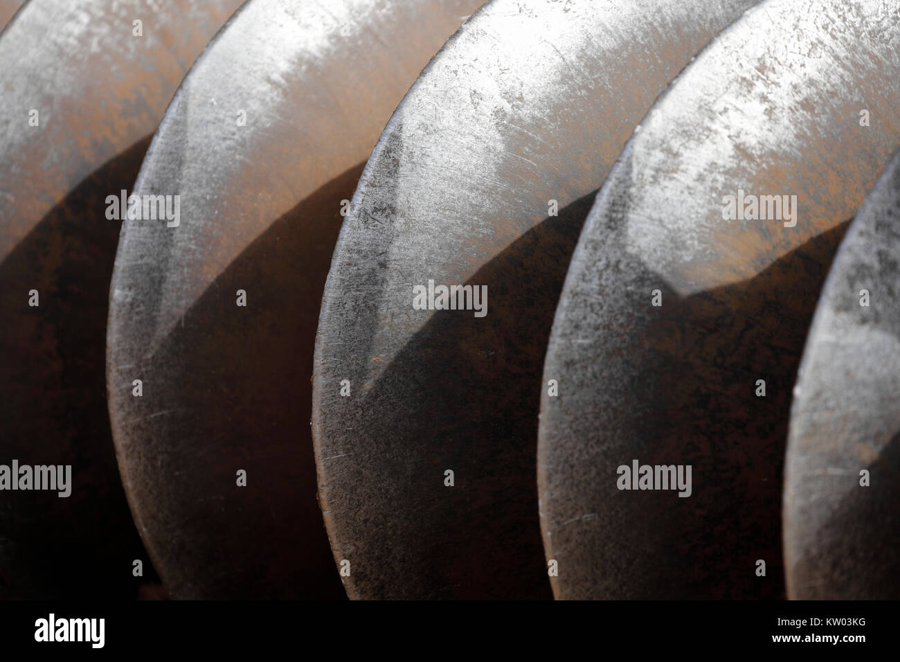 Les lames de métal circulaire sur les machines agricoles. Banque D'Images