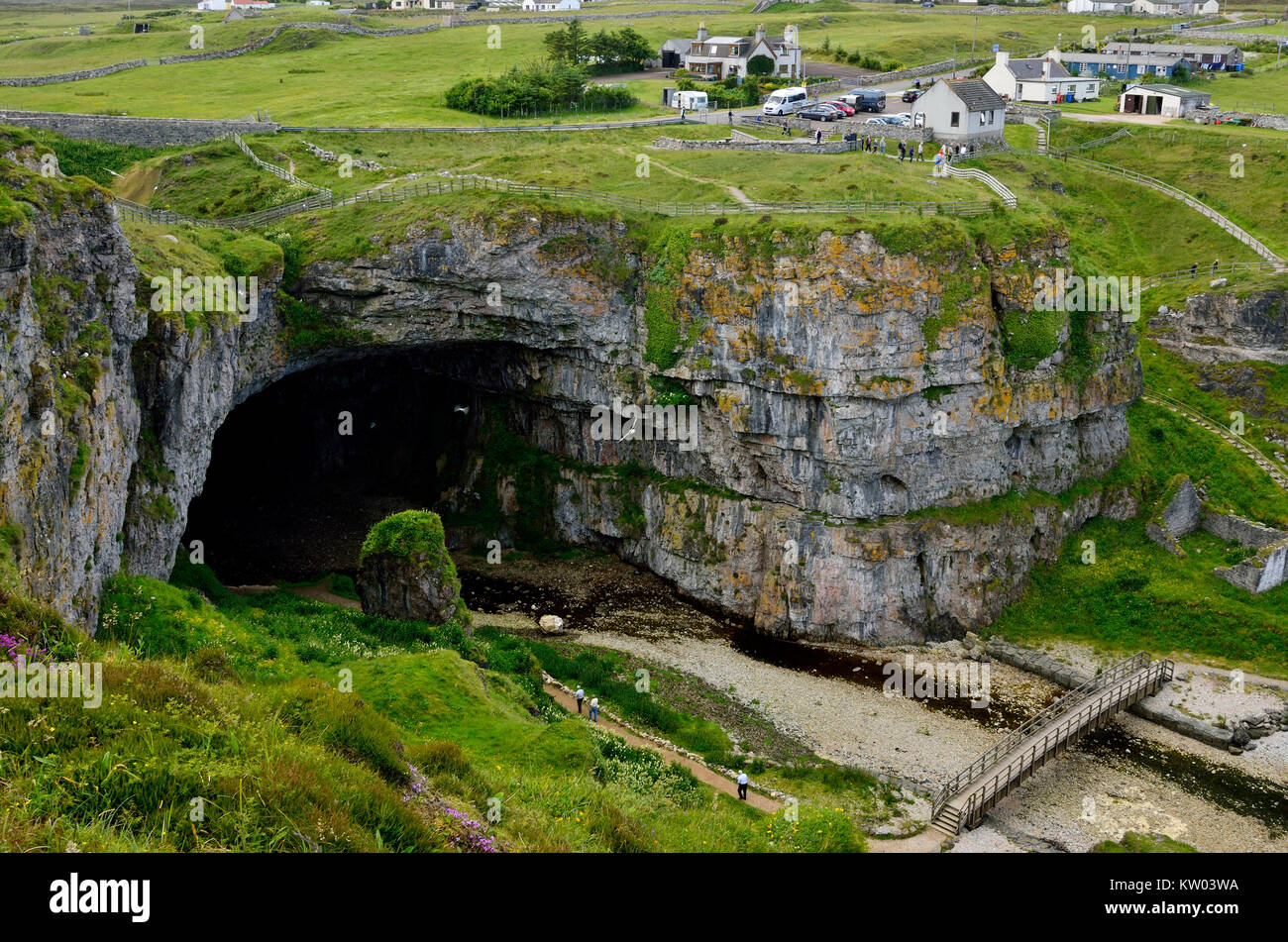 L'Écosse, Highlands, en deux volets, pioche Smoo Cave Grotte avec Durness, Schottland, Highlands, Karsthöhle in Durness Smoo Cave Banque D'Images