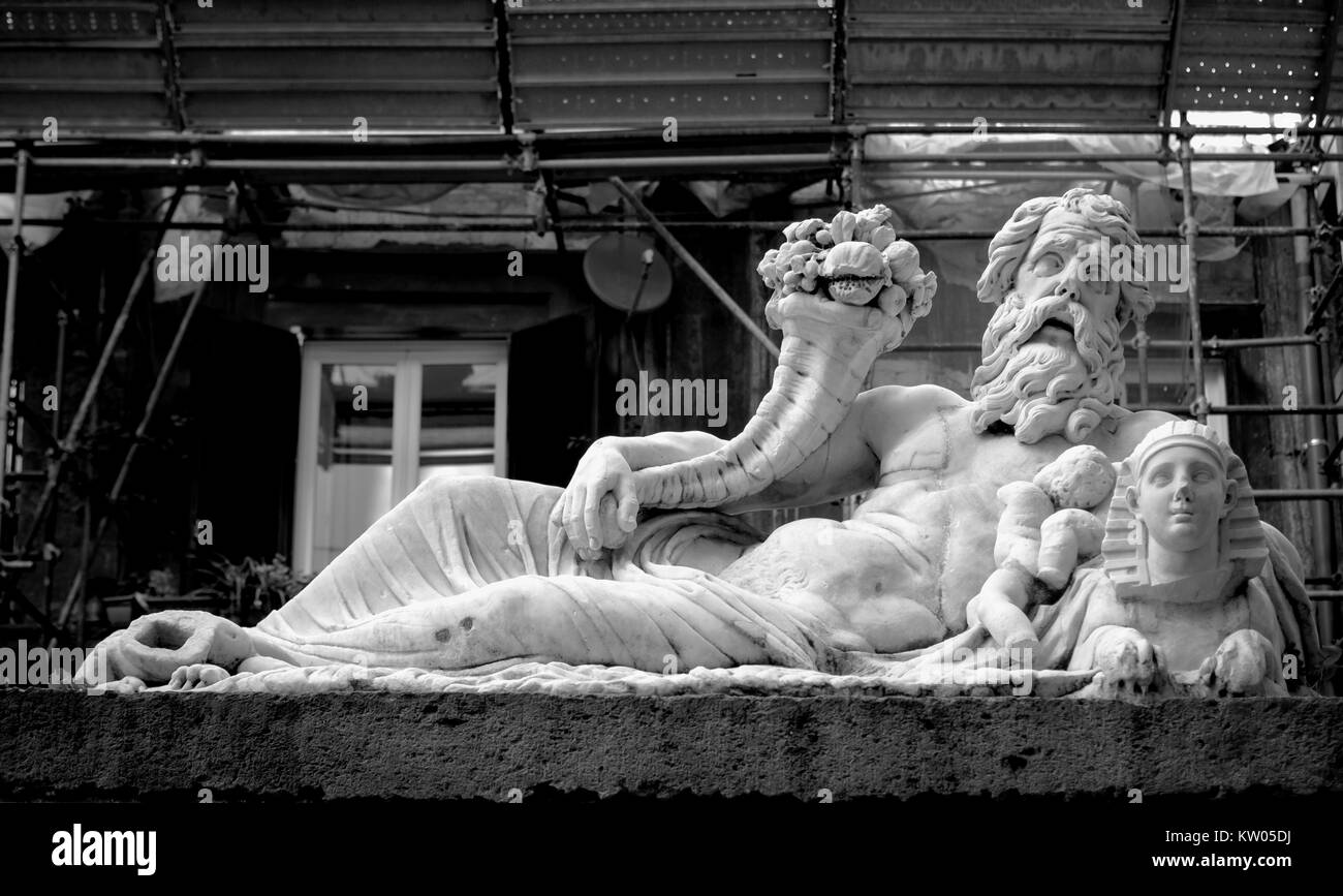 La statue du dieu Nil est une sculpture en marbre de la période romaine, datés entre le 2ème et 3ème ANNONCE de siècle, au coeur de la ville historique ce Banque D'Images