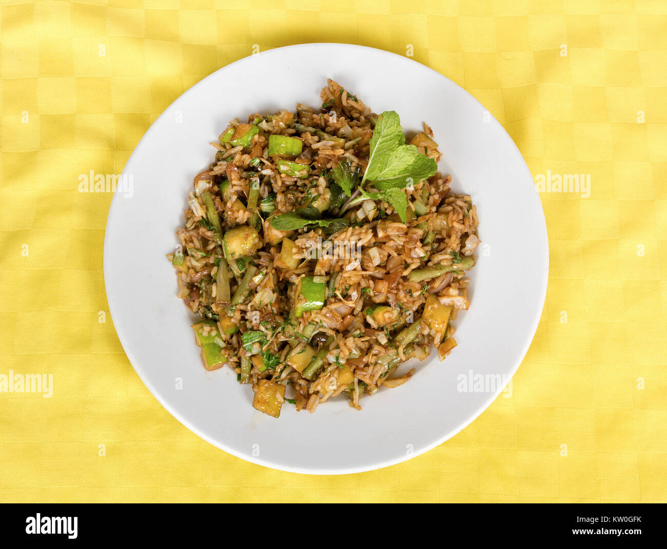 Une photo d'un plat servi avec du riz blanc avec vagatables Banque D'Images