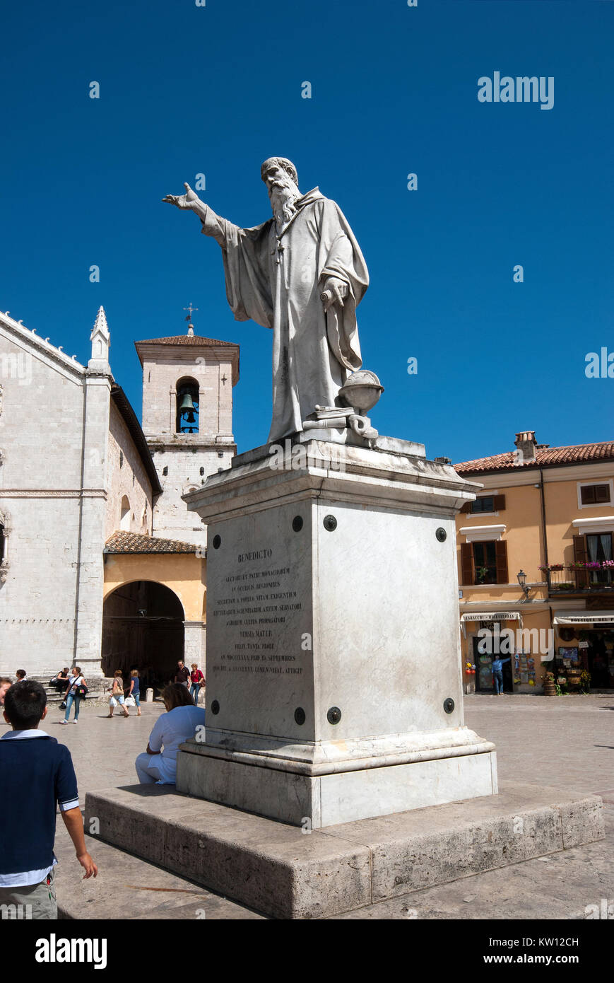 En statue de San Benedetto de Norcia (Giuseppe Prinzi -1880), Ombrie, Italie Banque D'Images