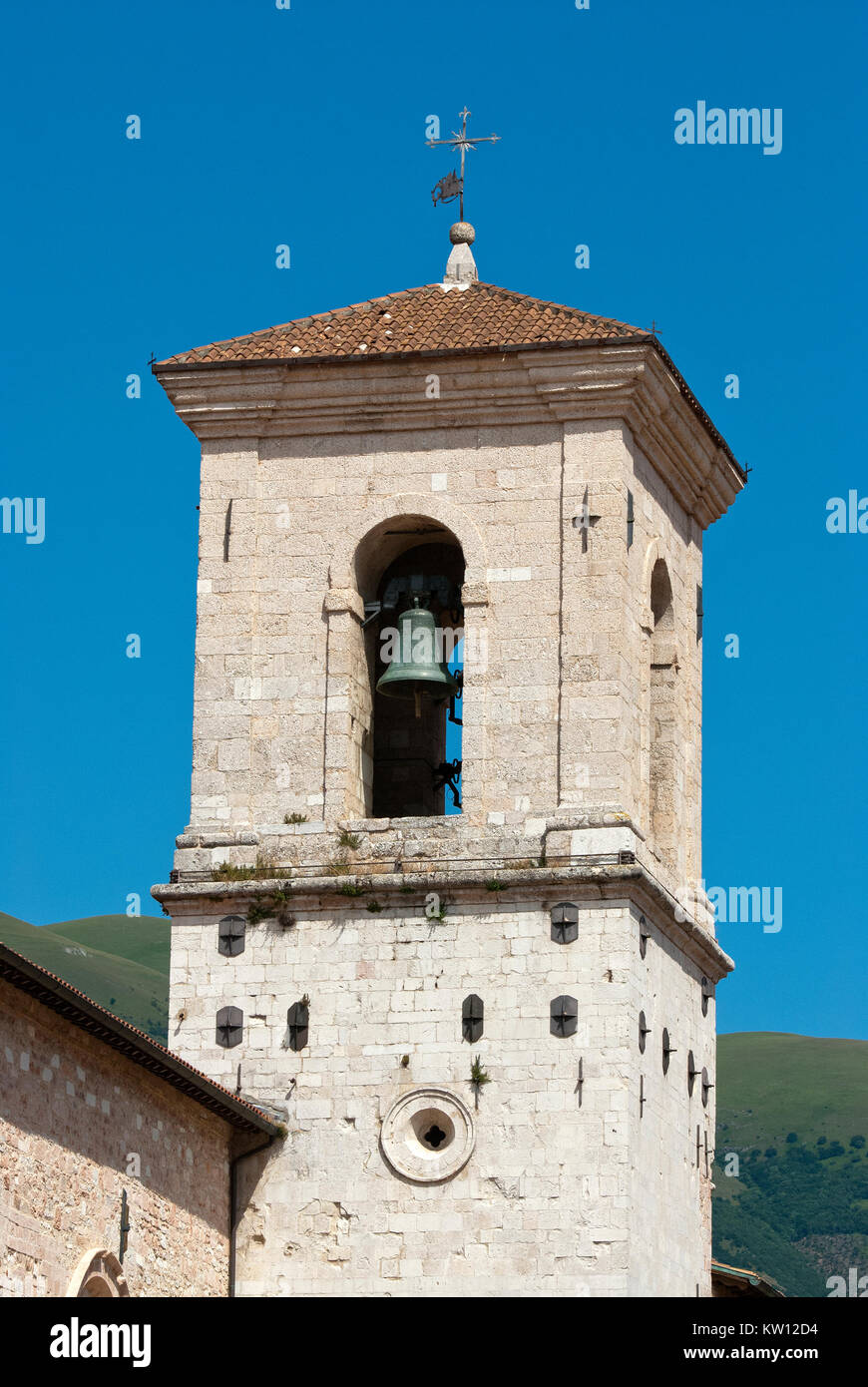 Beffroi de l'église de San Benedetto à Norcia (avant le tremblement de terre 2016), Ombrie, Italie Banque D'Images