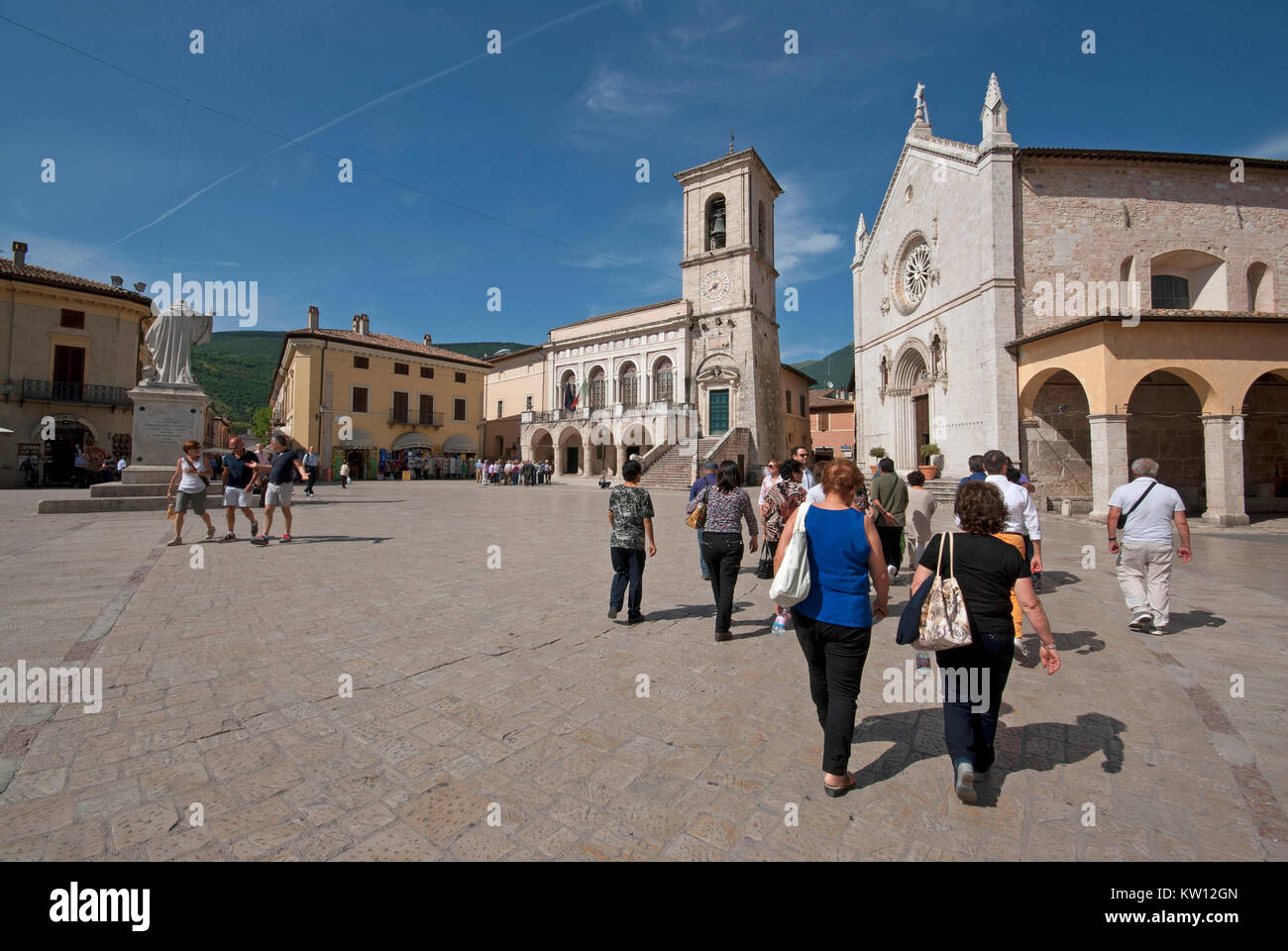 San Benedetto carré avec l'église de San Benedetto et de la Mairie de Norcia (avant 2016) séisme, Ombrie, Italie Banque D'Images