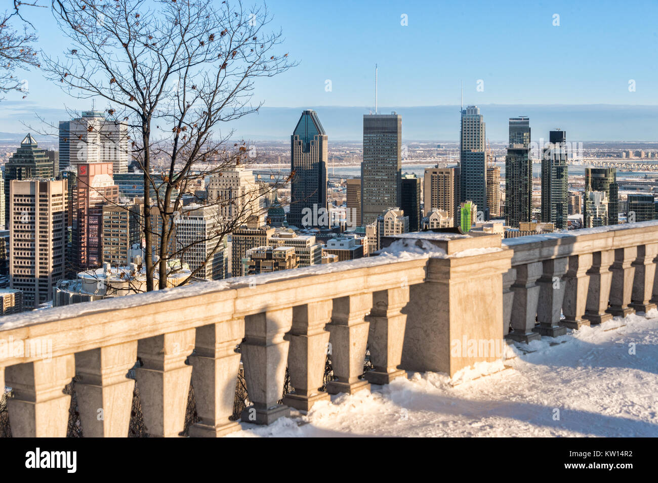 Montréal, CA - 26 décembre 2017 : du belvédère Kondiaronk en hiver après la tempête de neige. Banque D'Images