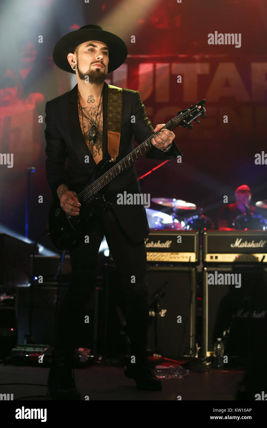 NEW YORK-NOV 29 : Dave Navarro effectue au nord vous salue et Wall Street Legends guitare présente des roches des héros au Terminal 5 à New York. Banque D'Images