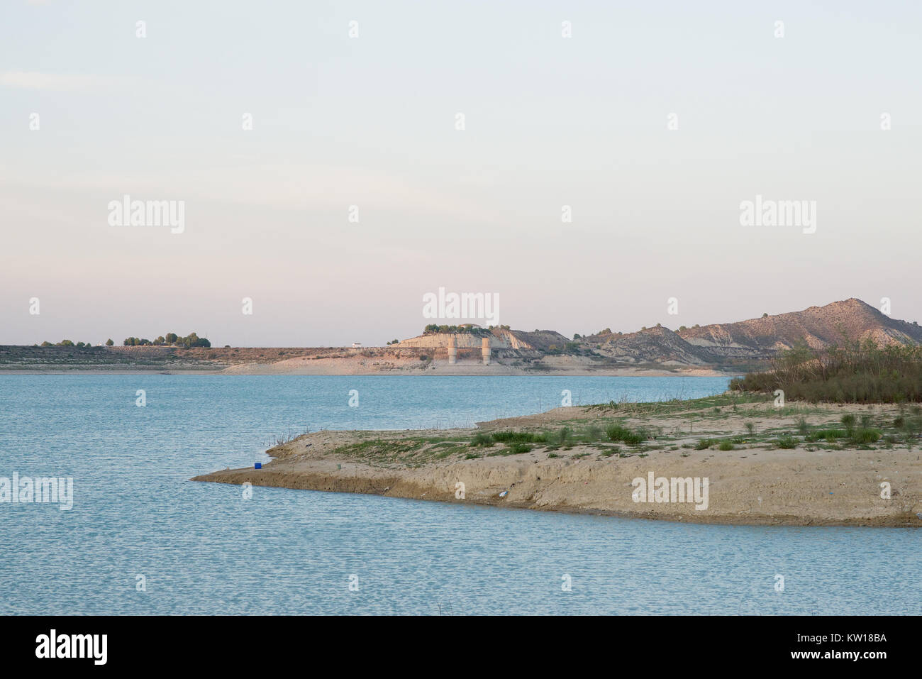 Le Resrvoir de Pedrera dans la région de Murcie, à un bas niveau. Banque D'Images