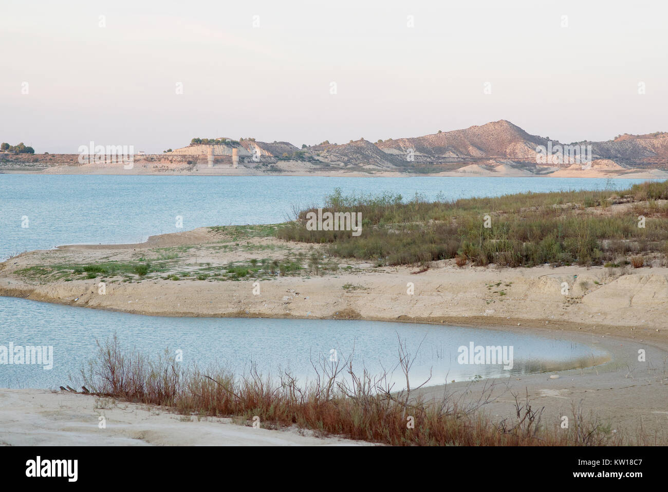 Le Resrvoir de Pedrera dans la région de Murcie, à un bas niveau. Banque D'Images