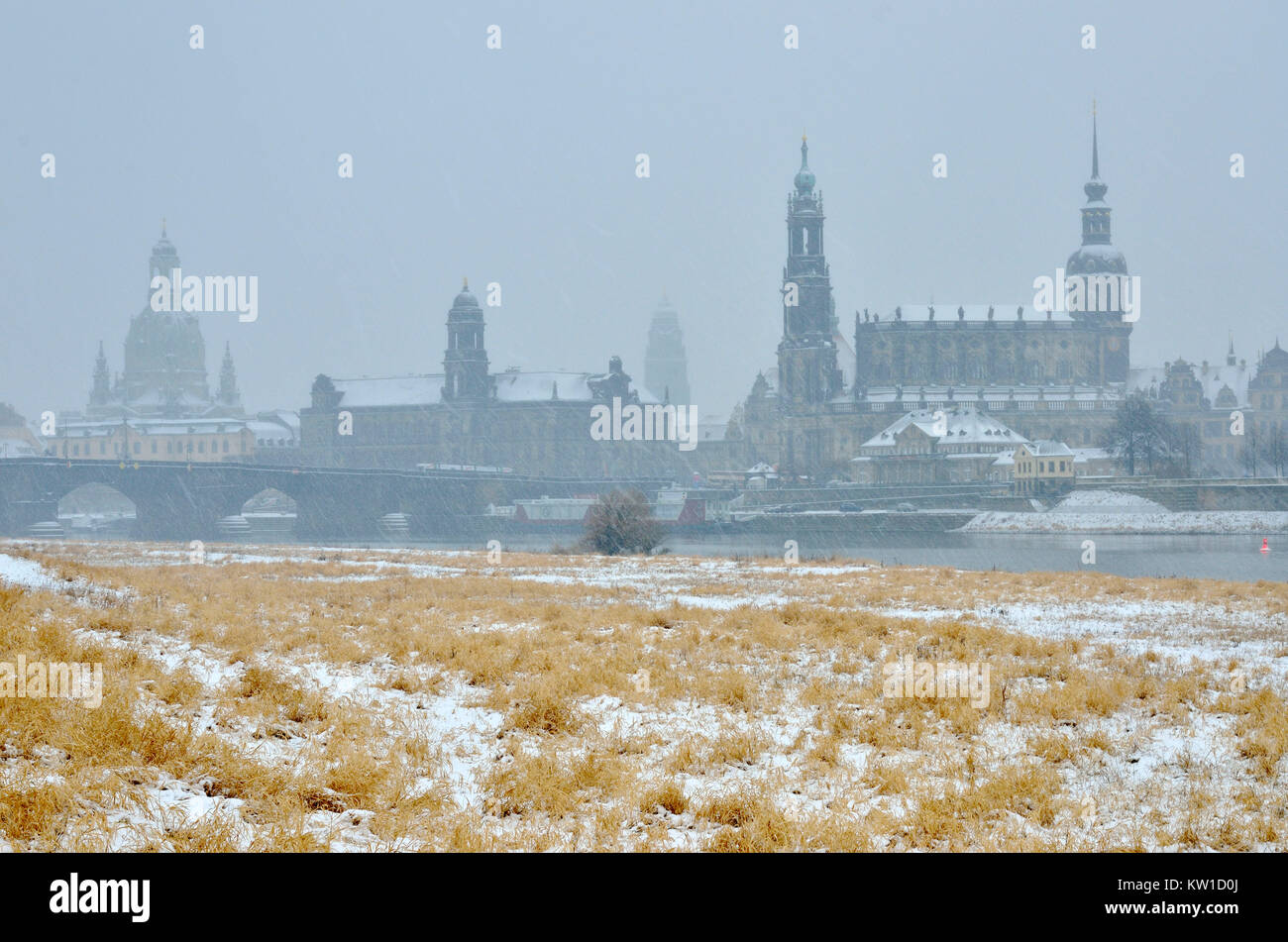 Dresde, Wintertristesse Am Terrassenufer Banque D'Images