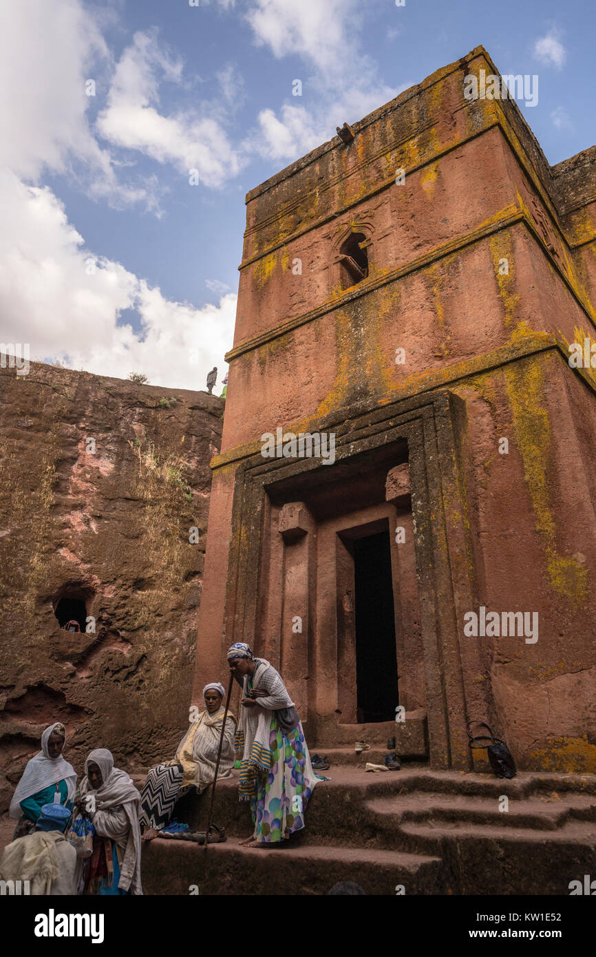 Pèlerins à Bet Giyorgis, Lalibela, Éthiopie Banque D'Images