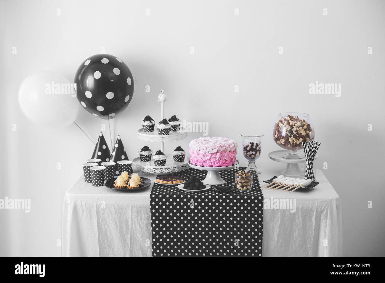 Noir Et Blanc Decoration De Fete D Anniversaire Photo Stock Alamy