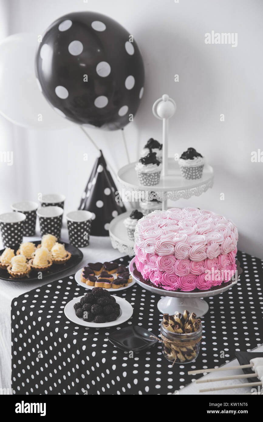 Noir Et Blanc Decoration De Fete D Anniversaire Photo Stock Alamy