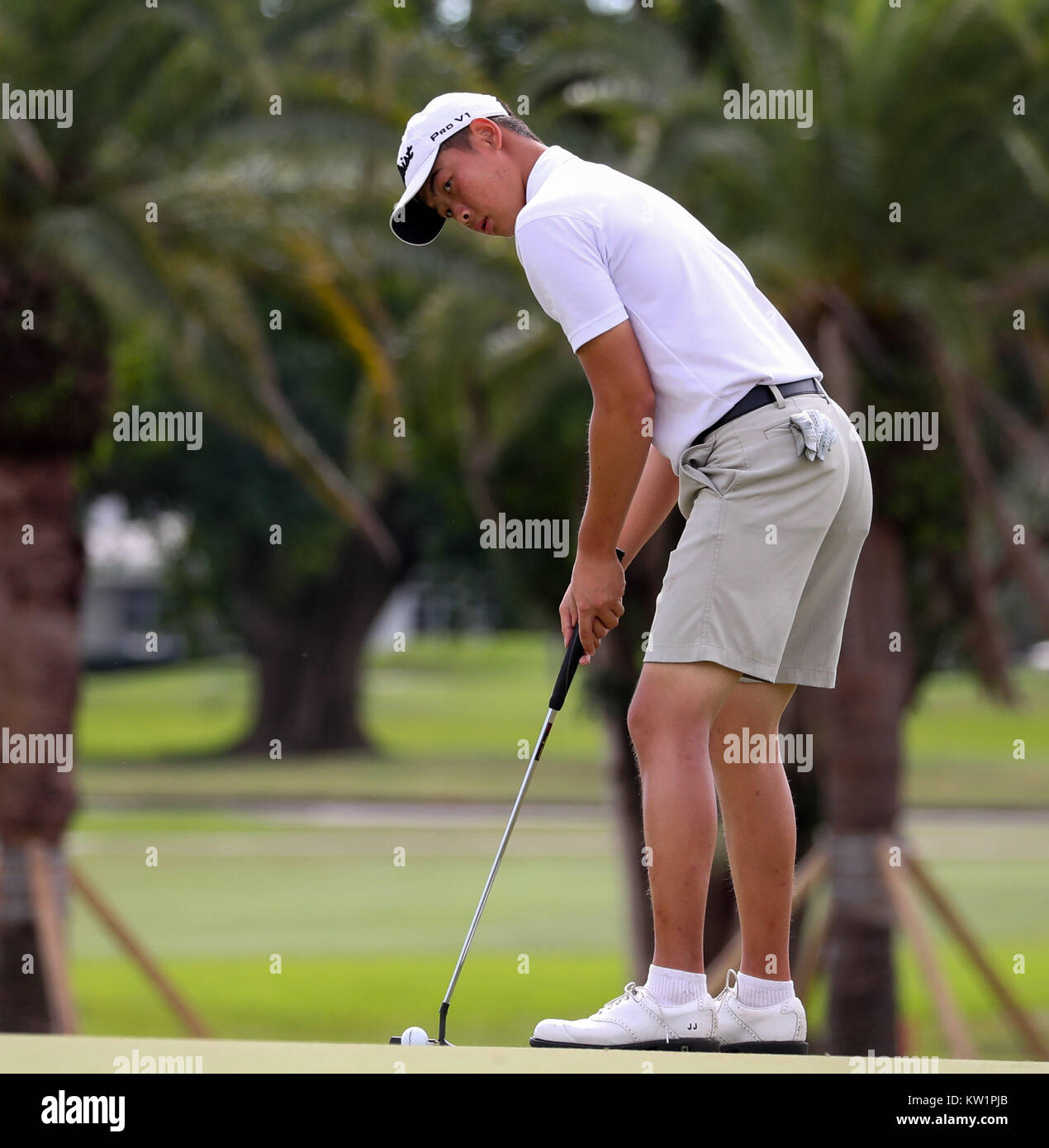 Coral Gables, en Floride, aux Etats-Unis. 28 Dec, 2017. Jerry Ji (Pays-Bas) les putts à la 54ème International Junior Orange Bowl Golf Championship au Biltmore à Coral Gables, en Floride. Mario Houben/CSM/Alamy Live News Banque D'Images