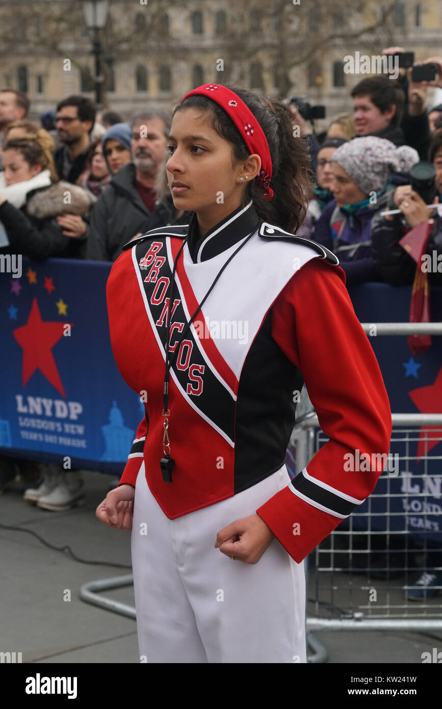 Londres, Angleterre, Royaume-Uni. 30Th Dec 2017. Les participants et les spectateurs de l'aperçu de la London défilé du Nouvel An avec une performance spéciale à Trafalgar Square. Credit : Voir Li/Alamy Live News Banque D'Images