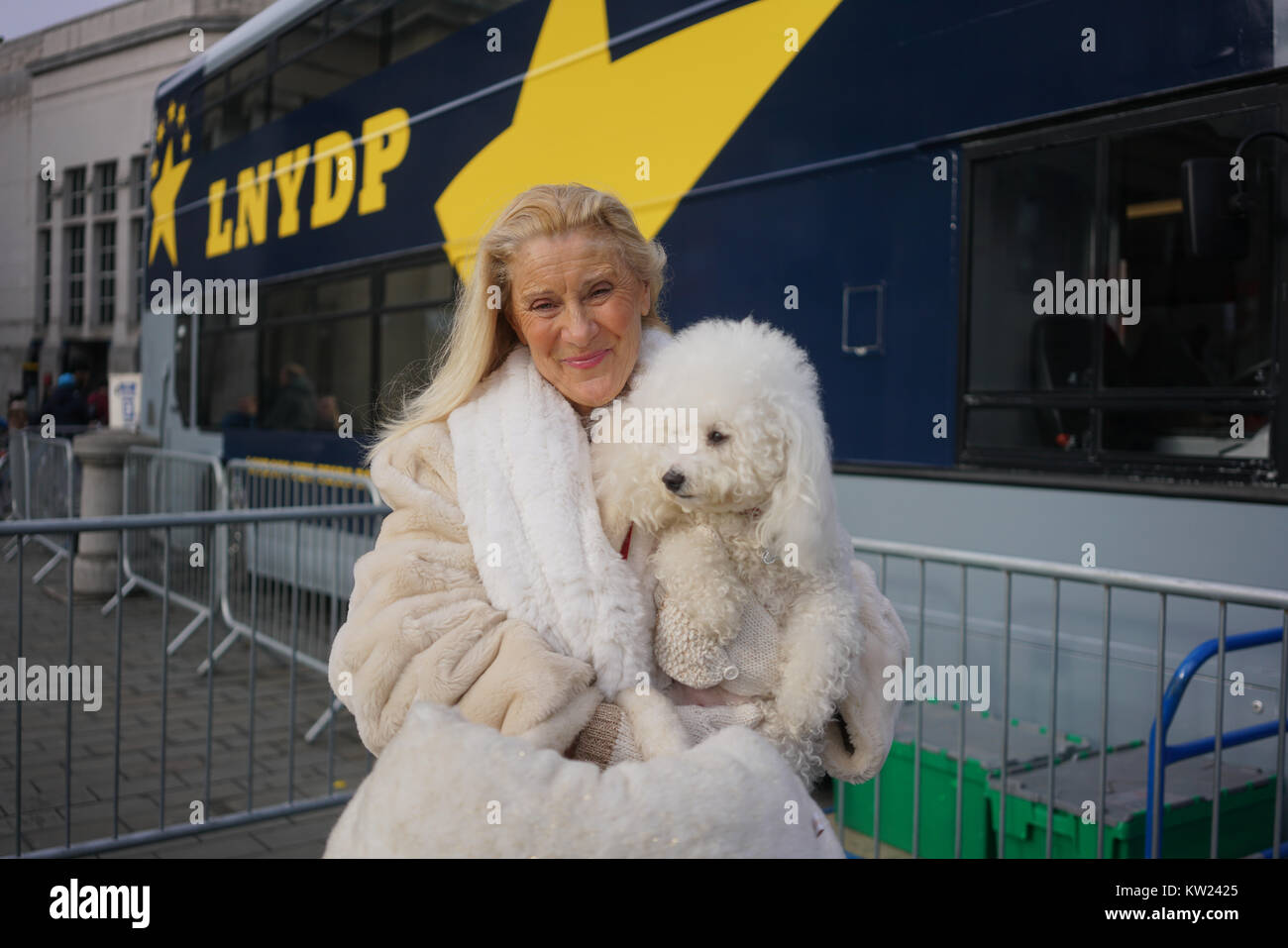 Londres, Angleterre, Royaume-Uni. 30Th Dec 2017. Les participants et les spectateurs de l'aperçu de la London défilé du Nouvel An avec une performance spéciale à Trafalgar Square. Credit : Voir Li/Alamy Live News Banque D'Images