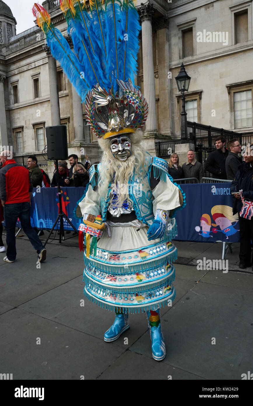 Londres, Angleterre, Royaume-Uni. 30Th Dec 2017. Les participants et les spectateurs de l'aperçu de la London défilé du Nouvel An avec une performance spéciale à Trafalgar Square. Credit : Voir Li/Alamy Live News Banque D'Images