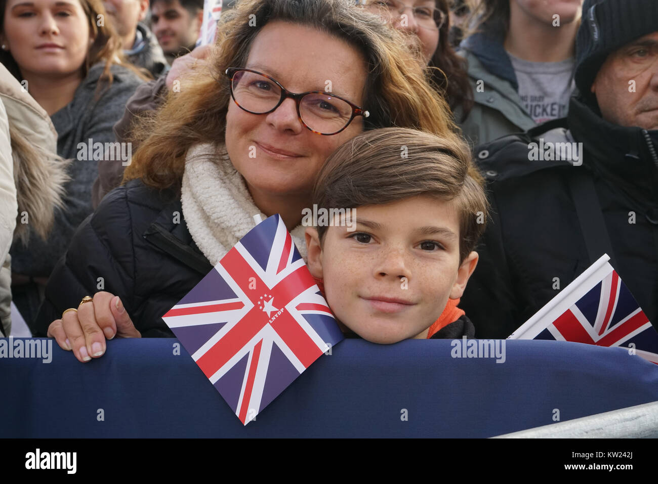 Londres, Angleterre, Royaume-Uni. 30Th Dec 2017. Les participants et les spectateurs de l'aperçu de la London défilé du Nouvel An avec une performance spéciale à Trafalgar Square. Credit : Voir Li/Alamy Live News Banque D'Images
