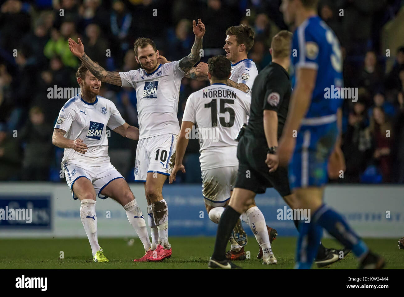 Tranmere, le Wirral, Merseyside, Royaume-Uni. 30 Décembre, 2017. Norwood Tranmere Rovers (James) célèbre notation de Tranmere Rovers pour aider à leur donner une confortable victoire de 4-0 au cours de Tranmere Rovers v Guiseley AFC dans Vanarama la Ligue nationale jeu samedi 30 décembre 2017 à Prenton Park, le Wirral, Tranmere, Merseyside. Photo par Mark Doherty P/Alamy Live News Banque D'Images