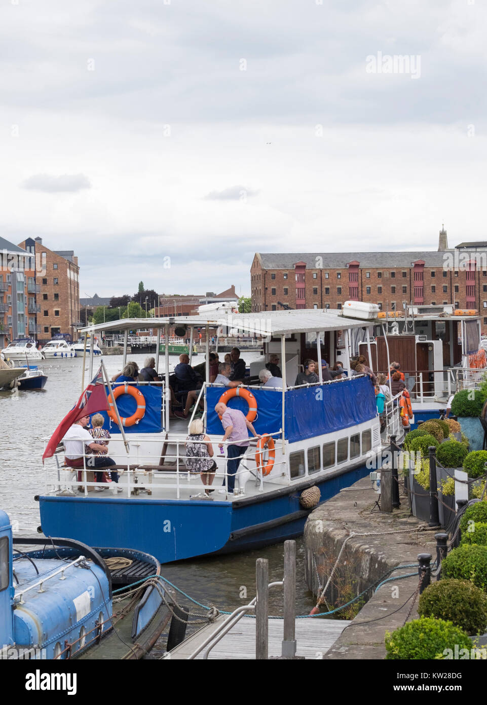 Bateaux de touristes dans la région de Gloucester Docks sur le Canal de la netteté et de Gloucester Banque D'Images