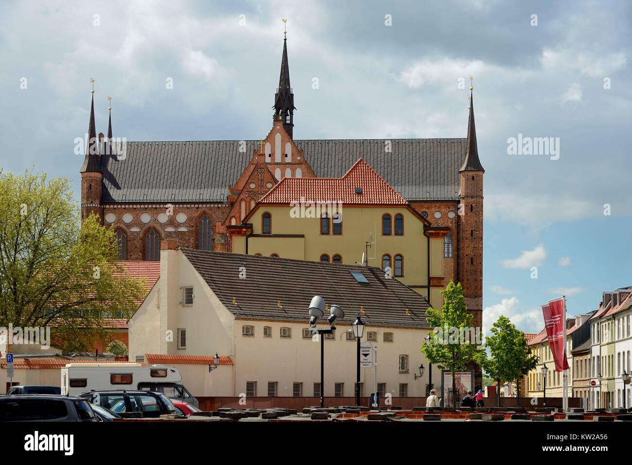 Wismar, prince's court et Saint Georgen Eglise de Saint Marien Kirchhof, Fürstenhof und Sankt Georgen Kirche vom Sankt Marien Kirchhof Banque D'Images