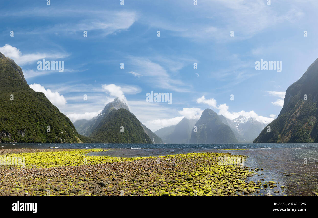 Milford Sound avec Mitre Peak, Parc National de Fiordland, Nouvelle-Zélande Banque D'Images
