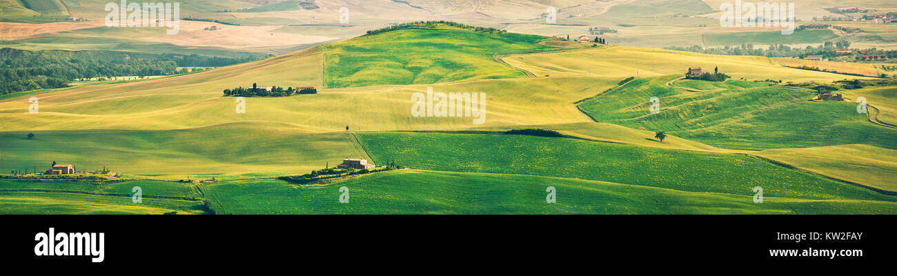 Beau panorama au coucher du soleil paysage Toscane, Val d'Orcia, province de Sienne, Italie Banque D'Images