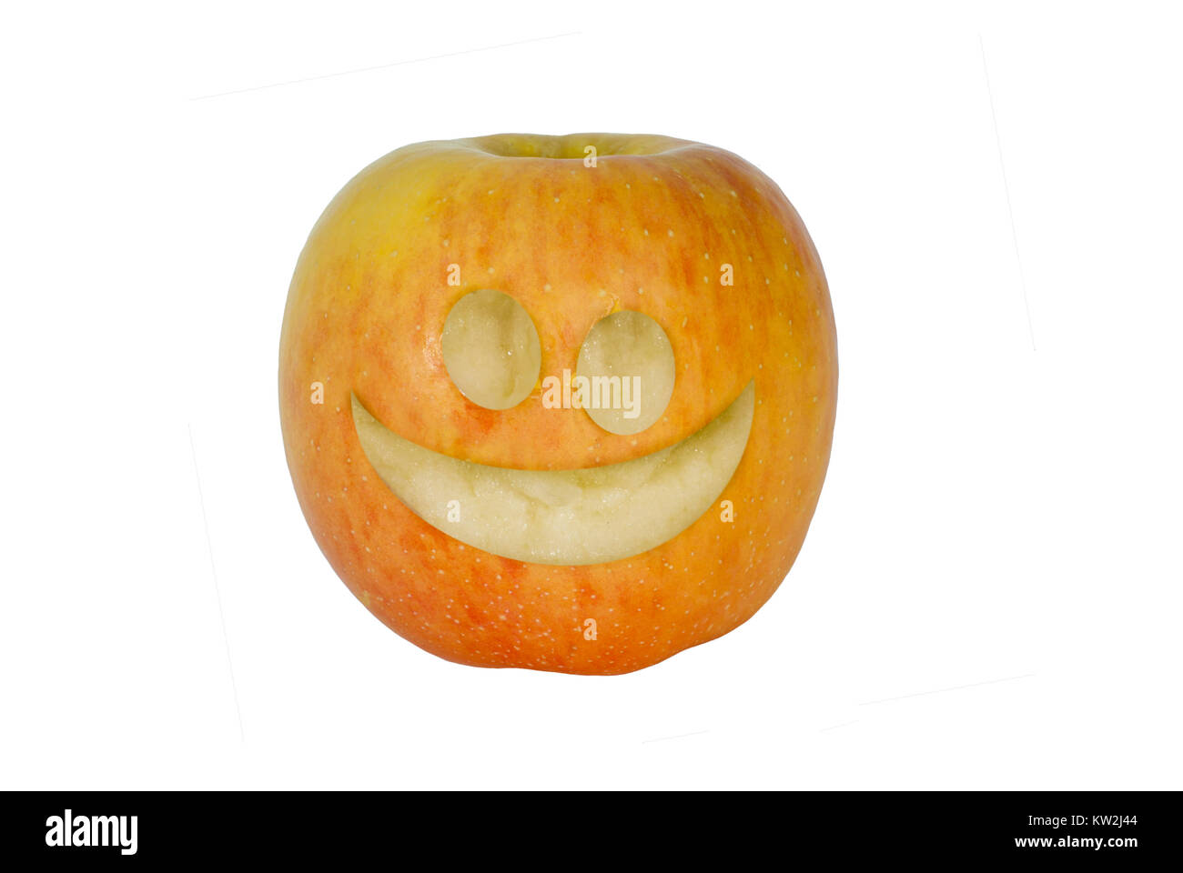 Apple isolés avec un drôle de visage sculpté sur elle Banque D'Images