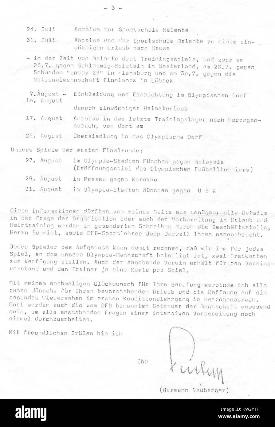 Olympia Berufung fait référence à la nomination ou à la sélection liée à la Fédération allemande de football (DFB) en 1972. Cela peut indiquer un événement clé ou une reconnaissance dans l'histoire du football allemand au cours de cette période. Banque D'Images