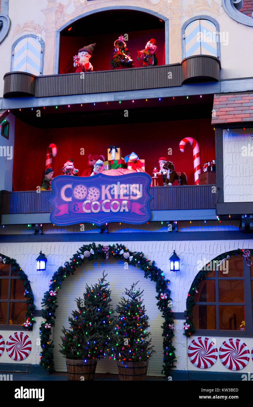 USA Virginia VA Williamsburg vacances de Noël au parc à thème Busch Gardens caractères lecture de musique Banque D'Images