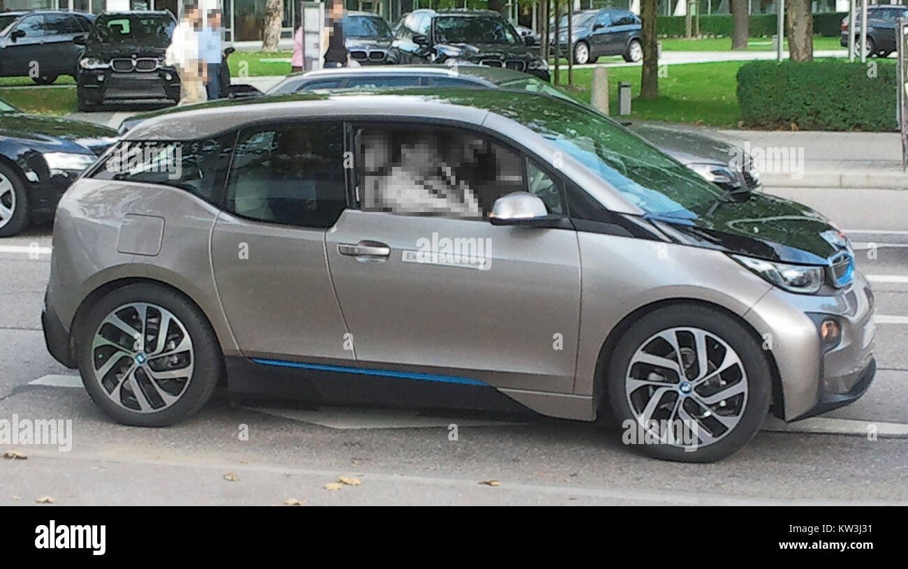Le véhicule d'essai BMW i3 est un modèle de la gamme de véhicules électriques BMW, conçu pour les essais et le développement. Il représente l'engagement de l'entreprise en faveur de la durabilité et de l'innovation dans la mobilité électrique. Banque D'Images
