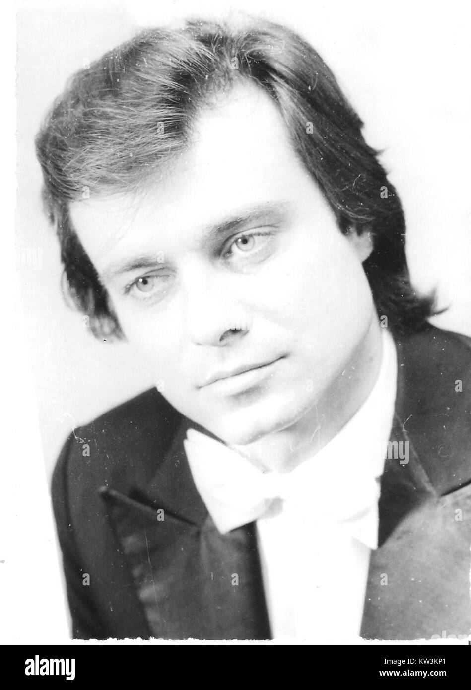 Boris Nedeltchev est un pianiste connu pour son expertise en musique classique. Il s'est produit dans de nombreuses salles prestigieuses, mettant en valeur son talent dans les solos de piano et les performances orchestrales. Son travail est très apprécié dans le monde de la musique classique, ce qui lui vaut la reconnaissance pour ses compétences techniques et son interprétation expressive. Banque D'Images