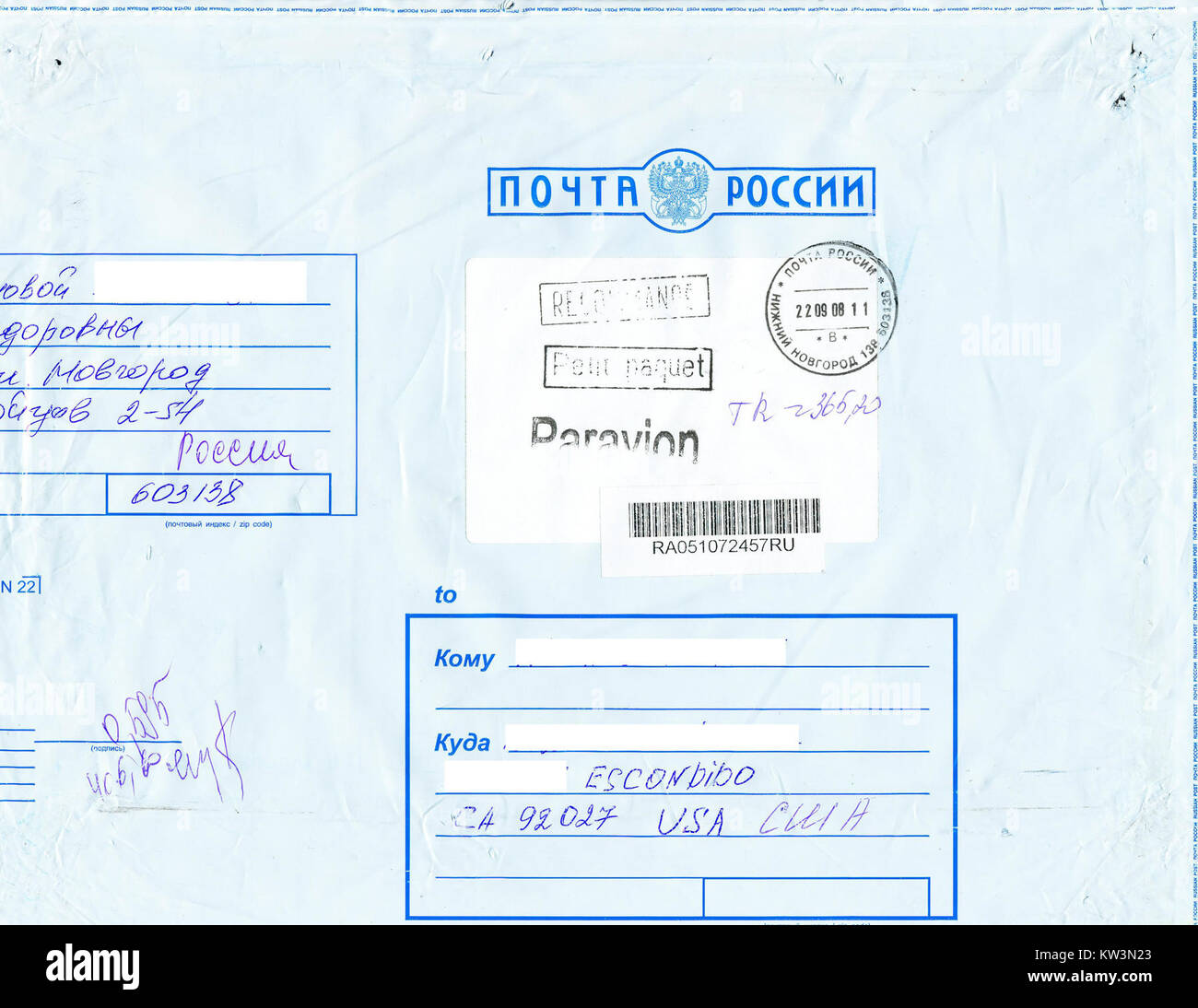 Cette image représente des documents imprimés en provenance de Russie en 2008, montrant l'évolution de la presse écrite et de la conception des publications au cours de cette période. Banque D'Images