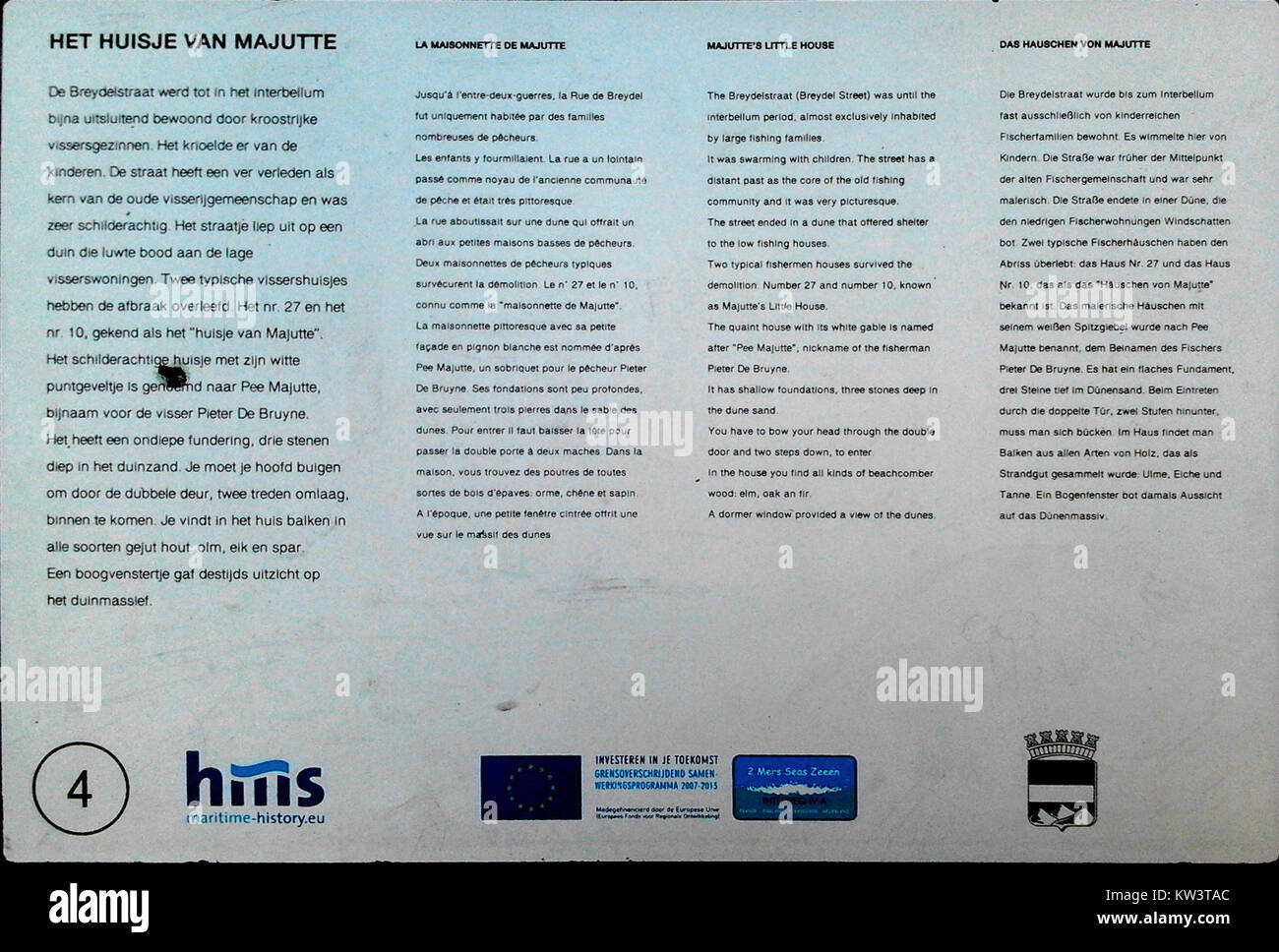 L’Infopaneel Huisje Van Majutte à Blankenberge, Belgique, est un panel d’information dédié à l’histoire de la région. Il offre un aperçu précieux de la culture locale et de l'histoire maritime, aidant les visiteurs à en apprendre davantage sur le patrimoine de la ville côtière. Banque D'Images