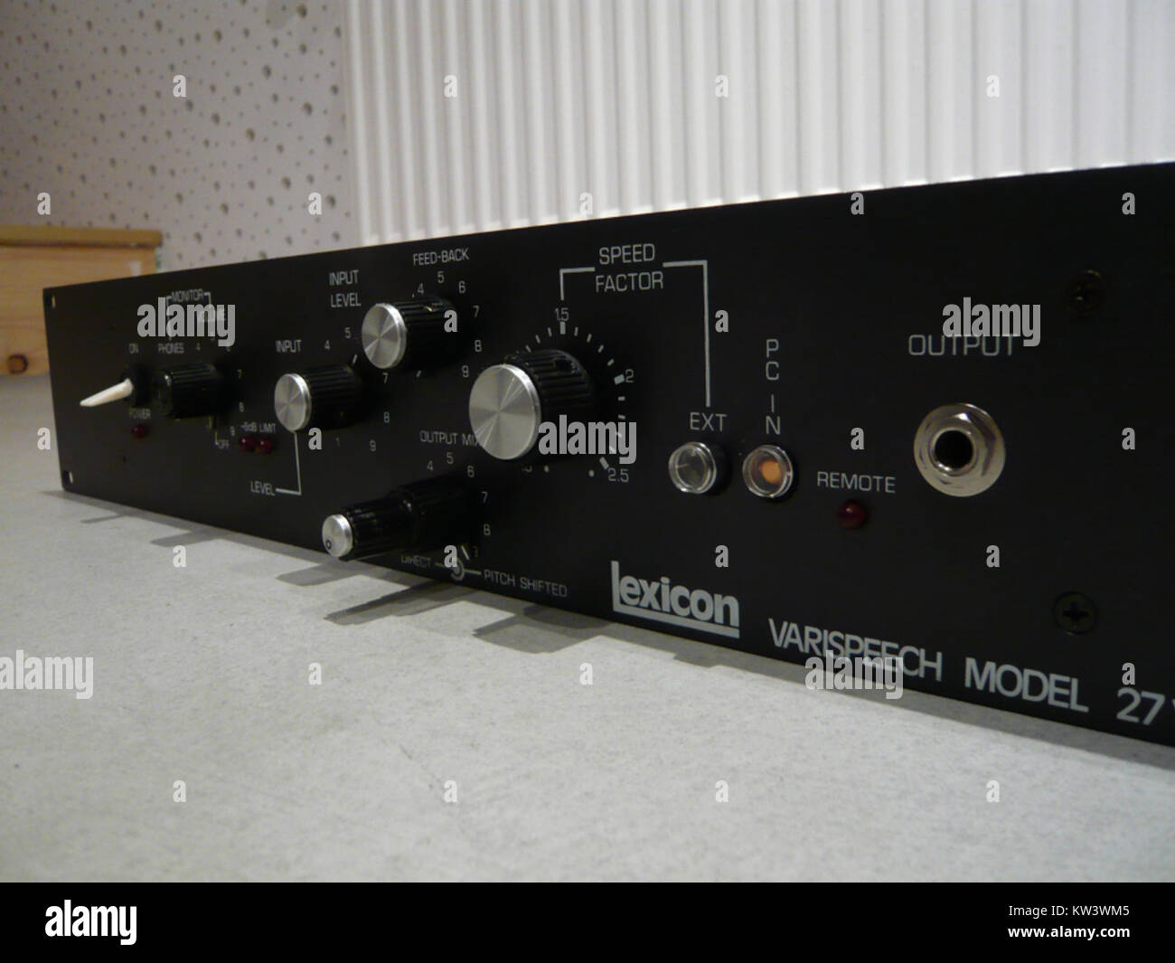 Lexicon Varispeech est un outil logiciel utilisé pour la reconnaissance et le traitement de la parole. Il fournit des capacités avancées d'analyse de la parole et est utilisé dans diverses applications linguistiques et technologiques. Banque D'Images