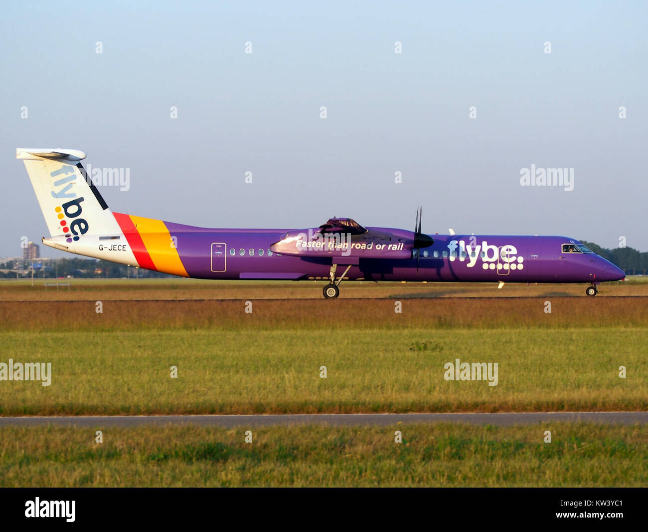 Bombardier Dash 8 Q402, Flybe à l'atterrissage à Schiphol (AMS) EHAM, les Pays-Bas pic2 Banque D'Images