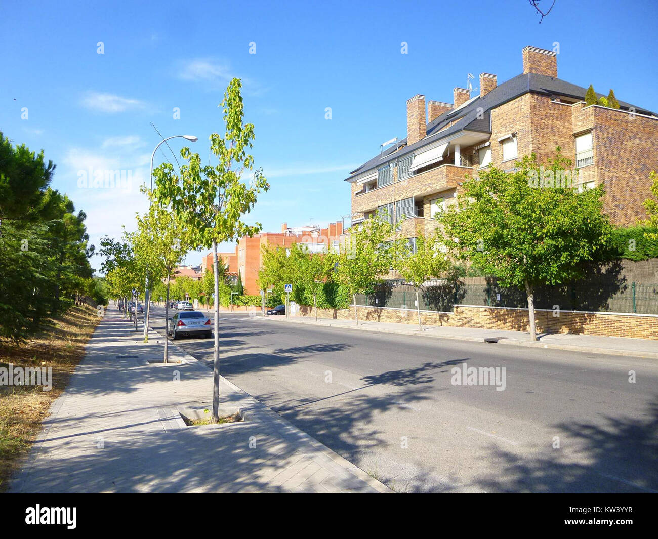 Boadilla del Monte est une municipalité de la Communauté de Madrid, en Espagne. Il est connu pour ses monuments historiques, y compris le Palais Royal de Boadilla et sa proximité avec Madrid, mêlant histoire et vie moderne. Banque D'Images