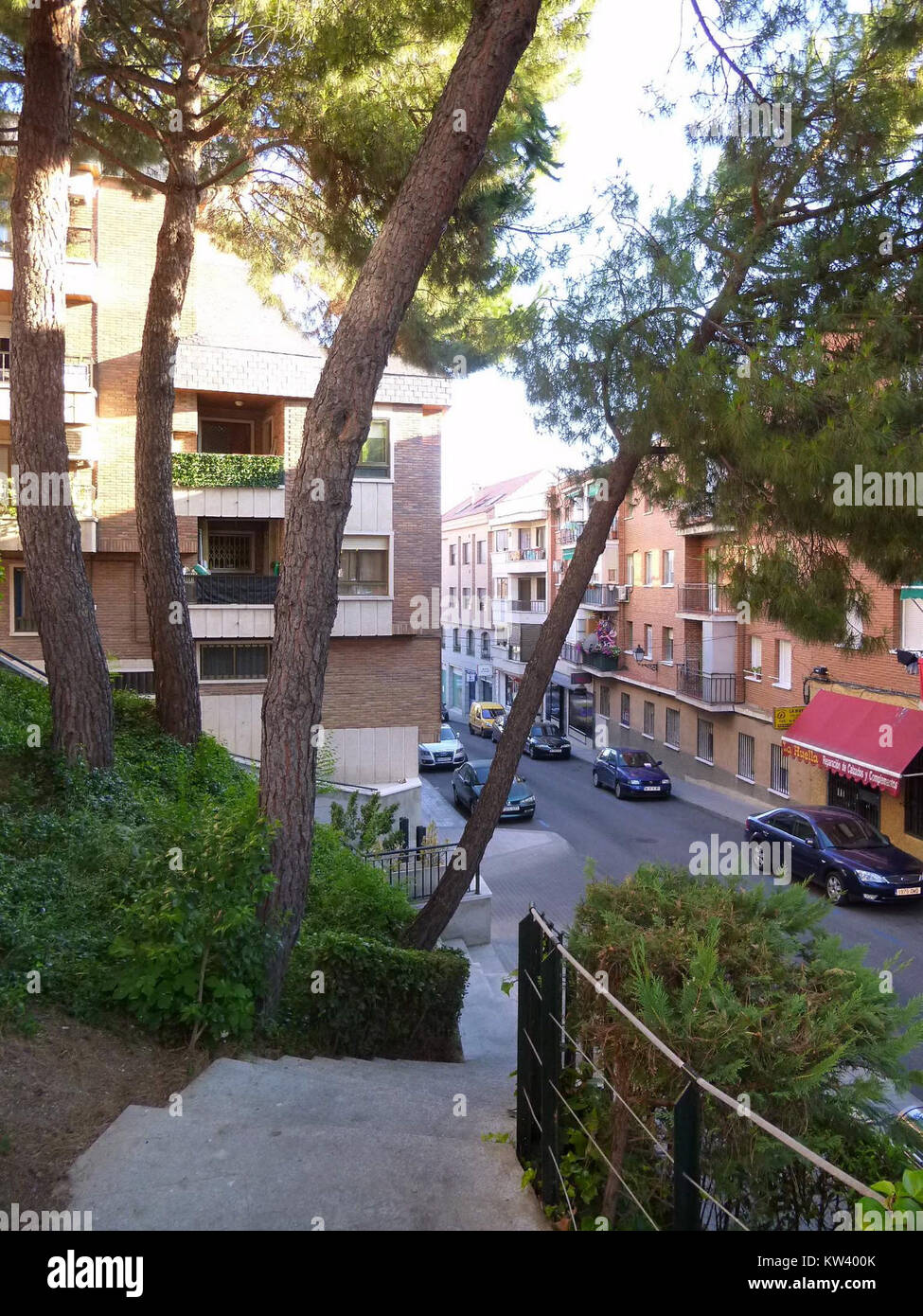 Boadilla del Monte est une municipalité située dans la Communauté de Madrid, en Espagne. Connu pour son atmosphère de banlieue, il offre un mélange de zones résidentielles, d'espaces verts et de sites historiques, ce qui en fait un quartier important dans la région métropolitaine de Madrid. Banque D'Images