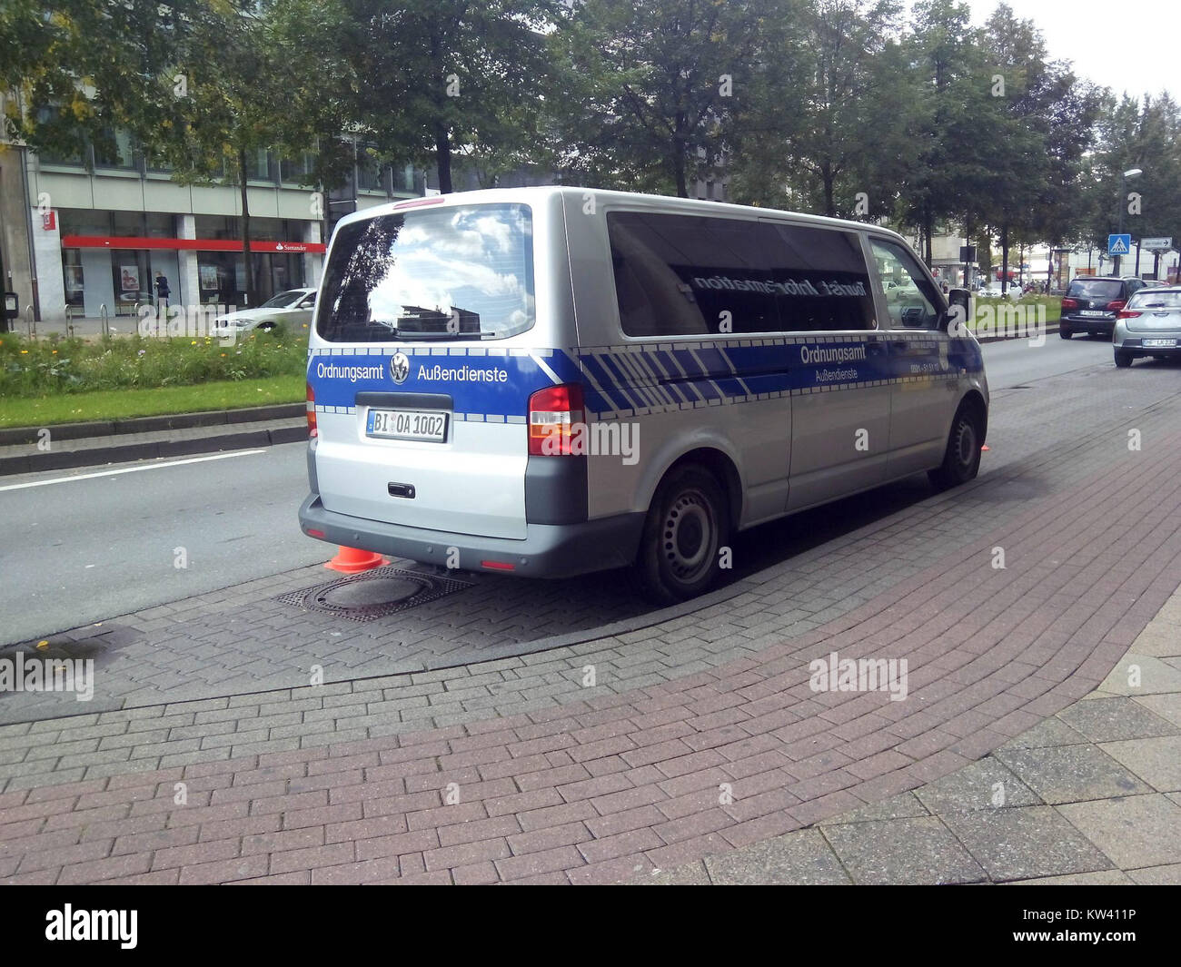 Un véhicule appartenant au Bureau de l'ordre public de Bielefeld, Allemagne, utilisé pour faire respecter les réglementations locales et maintenir l'ordre public dans la ville. Banque D'Images