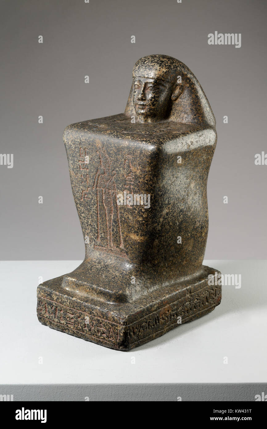 La statue du bloc de Neskhemenyu, fils de Kapefha, est une sculpture égyptienne antique, datant de l'Empire du milieu. La statue représente Neskhemenyu en position assise, avec des détails finement détaillés, démontrant le savoir-faire de l'époque. Il fait partie de la collection au met (07.228.26). Banque D'Images La statue du bloc de Neskhemenyu, fils de Kapefha, est une sculpture égyptienne antique, datant de l'Empire du milieu. La statue représente Neskhemenyu en position assise, avec des détails finement détaillés, démontrant le savoir-faire de l'époque. Il fait partie de la collection au met (07.228.26). Banque D'Images