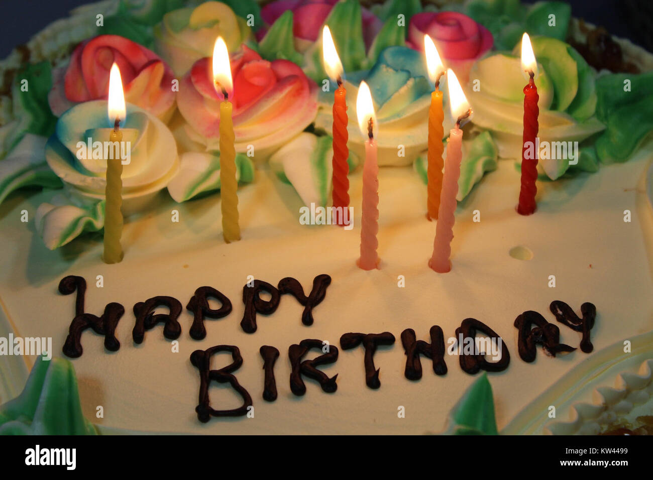 Gateau D Anniversaire Avec 7 Bougies Photo Stock Alamy Gateau D Anniversaire Avec 7 Bougies Photo Stock Alamy
