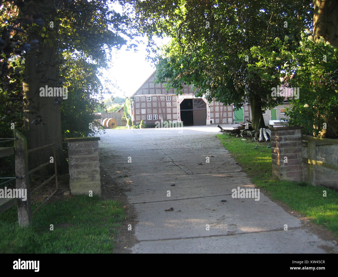 Cette image montre une scène de Bieren, capturée en juin 2008. La photographie met en valeur le paysage et la beauté naturelle de la région, en mettant l'accent sur l'environnement en été. Banque D'Images