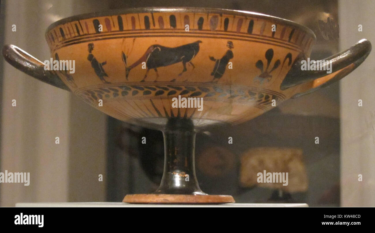 Une figure noire en terre cuite kylix, datant de la fin du vie siècle av. J.-C., est exposée à l'Académie des arts d'Honolulu Cette coupe à vin grecque antique reflète les techniques de poterie grecques classiques. Banque D'Images