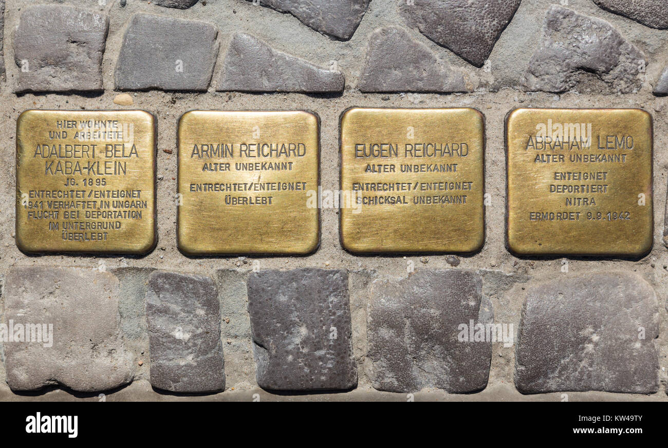 Les Stolpersteine de Strandpromenade 27 à Binz, en Allemagne, font partie d'un projet commémoratif commémorant les victimes de l'Holocauste, placé à des endroits importants pour honorer les personnes perdues pendant la première Guerre mondiale Banque D'Images