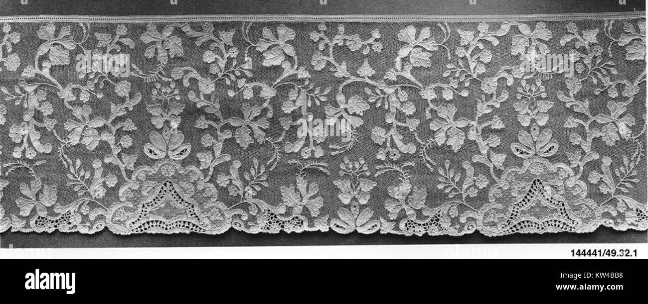 La « frontière MISE EN 144441 » fait référence à un bien militaire ou civil spécifique. Il est identifié par ce code, qui correspond probablement à un équipement militaire ou à une opération, potentiellement liée à la protection des frontières ou à la défense stratégique. Banque D'Images