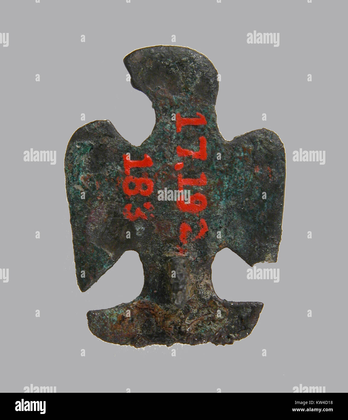 Cette broche en forme d'oiseau, qui fait partie de la collection du Metropolitan Museum of Art, date du début du XIXe siècle. C'est un exemple de conception de bijoux complexe, mettant en valeur l'artisanat de l'époque. Banque D'Images