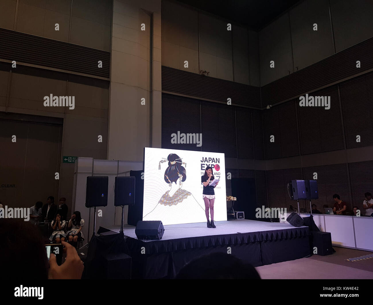 Photographie de la performance de la BNK48 à Japan Expo à Bangkok le 1er septembre 2017. BNK48 est un groupe d'idoles thaïlandais formé en 2017, et l'événement met en valeur leur participation à l'expo de la culture pop japonaise. Banque D'Images