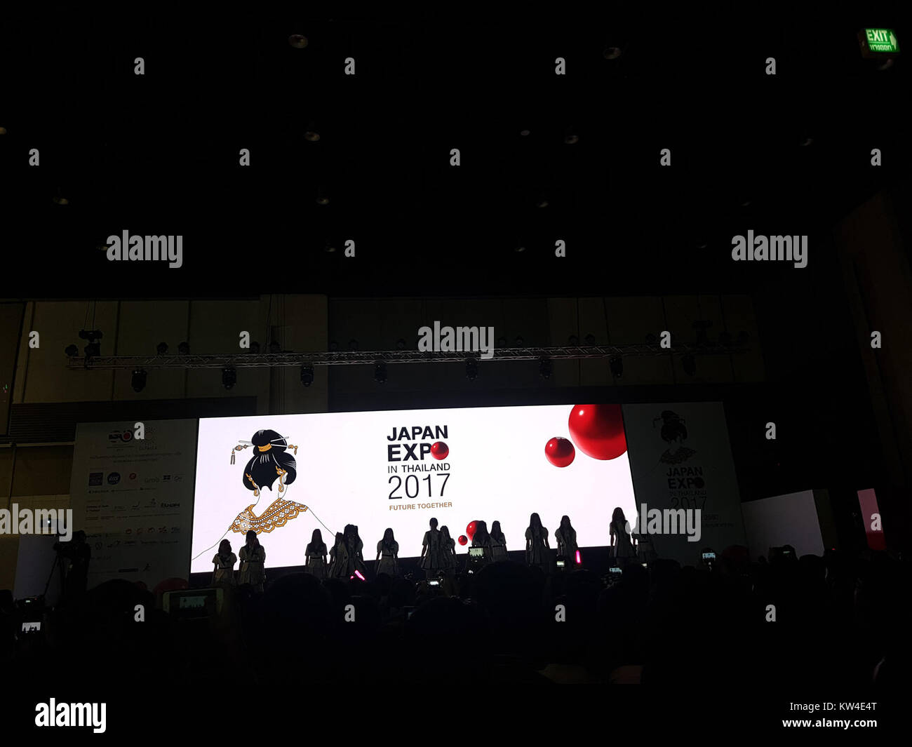 BNK48 est un groupe d'idoles thaïlandais, et leur performance à la Japan Expo de Bangkok le 1er septembre 2017, a mis en valeur leur talent musical et leur popularité sur la scène musicale asiatique. Banque D'Images