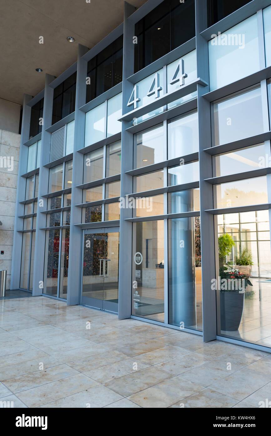 Façade de l'immeuble de bureaux 444 Castro Street, la maison d'incubateur d'entreprises 500, Redhat Inc, et plusieurs autres sociétés technologiques, dans la Silicon Valley ville de Mountain View, Californie, le 24 août 2016. Banque D'Images