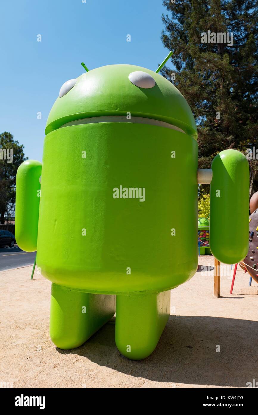 Grande sculpture représentant le système d'exploitation mobile Android, au Googleplex, siège de l'entreprise moteur de recherche Google dans la Silicon Valley ville de Mountain View, Californie, le 24 août 2016. Banque D'Images