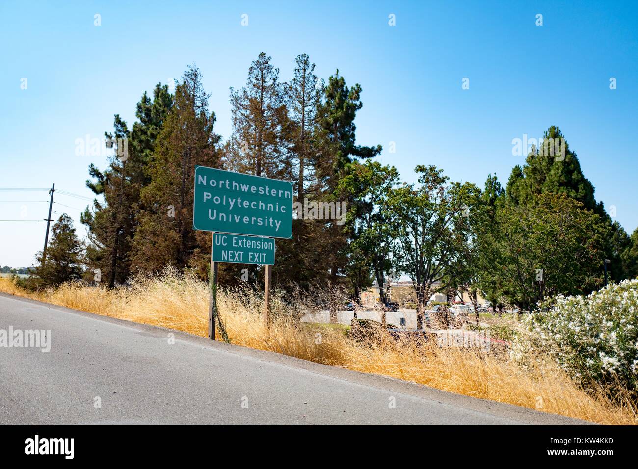 Signalisation routière pour le nord-ouest de l'Université Polytechnique, un organisme sans but lucratif dans la Silicon Valley de l'université ville de Fremont, Californie, le 25 août 2016. Banque D'Images