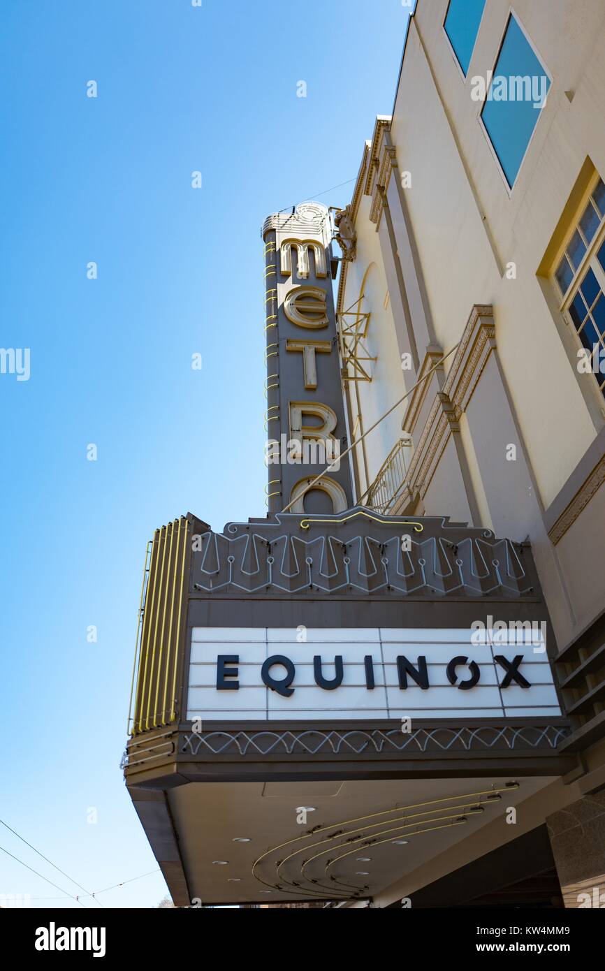 Les manifestations de la Metro Theatre, un théâtre historique qui a été converti en un équinoxe de sport, dans le quartier de Cow Hollow de San Francisco, Californie, le 28 août 2016. Banque D'Images